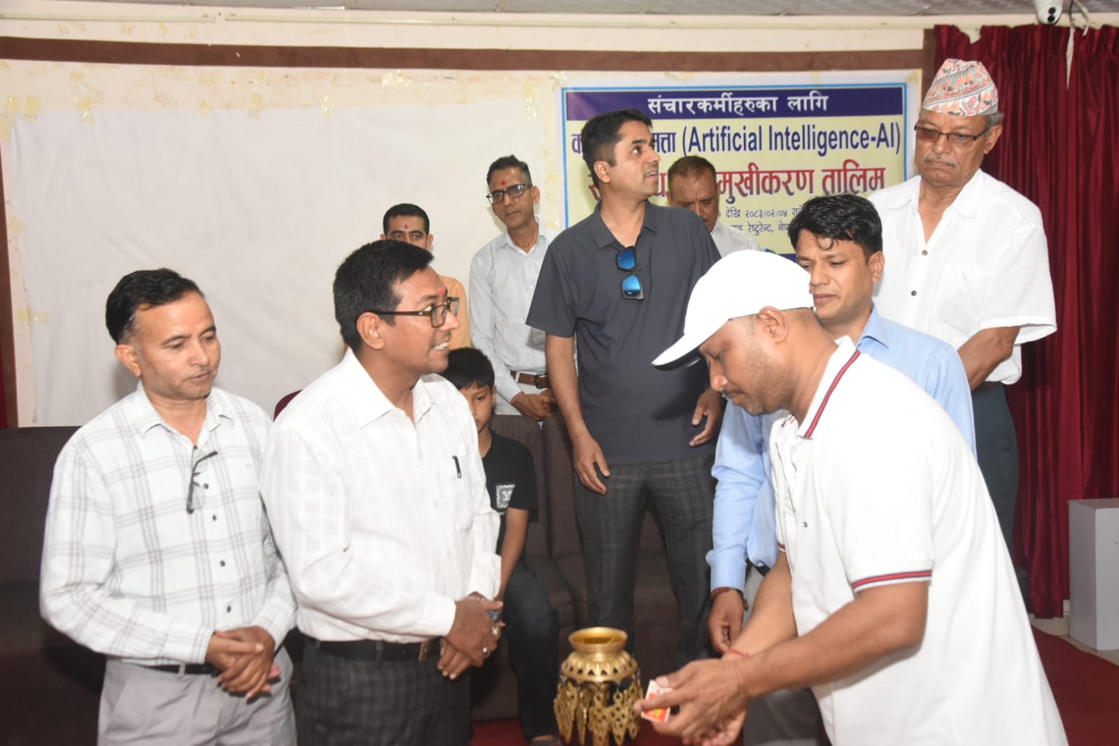 एआई सम्बन्धि अभिमुखीकरण तालिमको उद्घाटन गर्दै नेपालगञ्जका मेयर प्रशान्त विष्ट