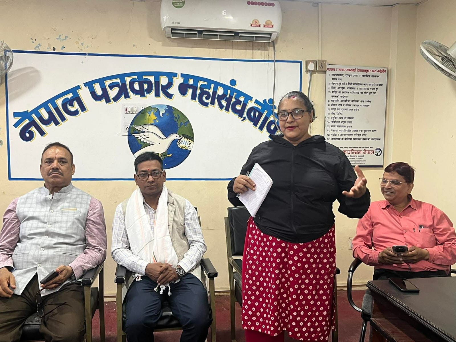 सरकारी सञ्चार माध्यममा मात्र सरकारी सूचना प्रकाशन र प्रशारण गर्ने परिपत्र विरुद्ध 'दबाबमूलक छलफल'