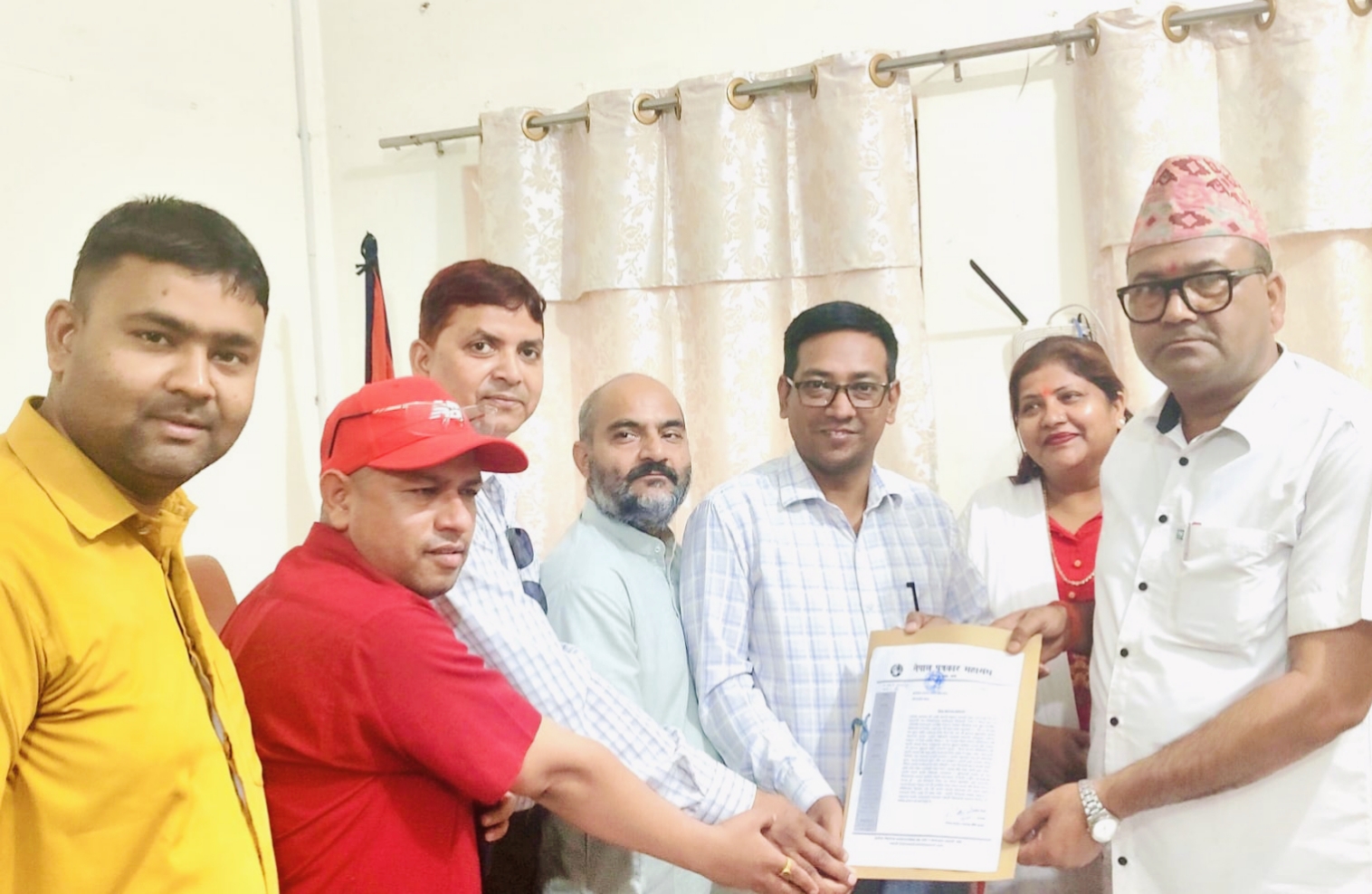 स्थानीय तहलाई संघीय सरकारको 'विभेदकारी विज्ञापन नीति' अवज्ञा गर्न आह्वान