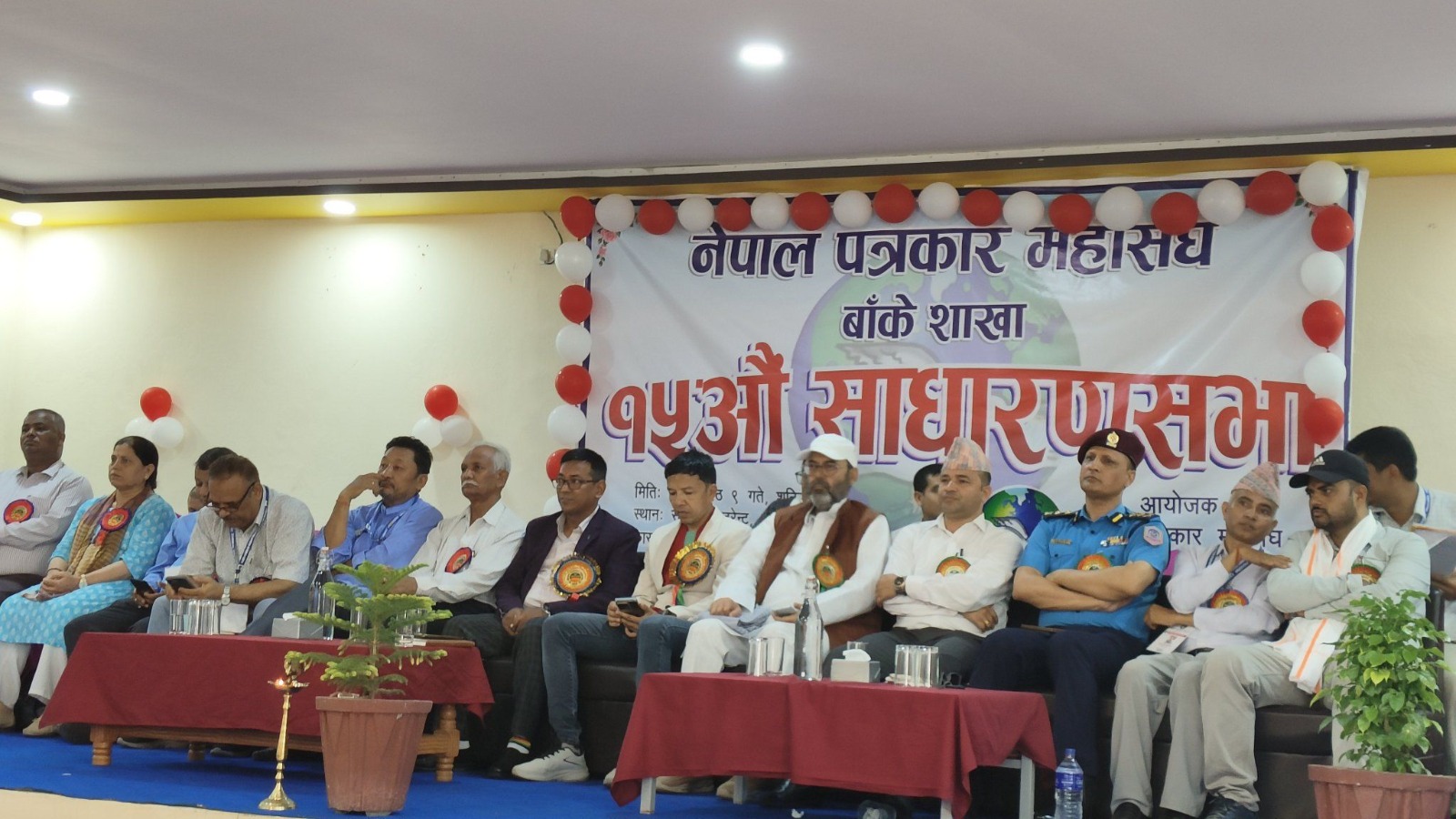 ८ बुँदे नेपालगञ्ज घोषणापत्र जारी गर्दै नेपाल पत्रकार महासंघ बाँकेको पन्ध्रौँ साधारण सभा सम्पन्न
