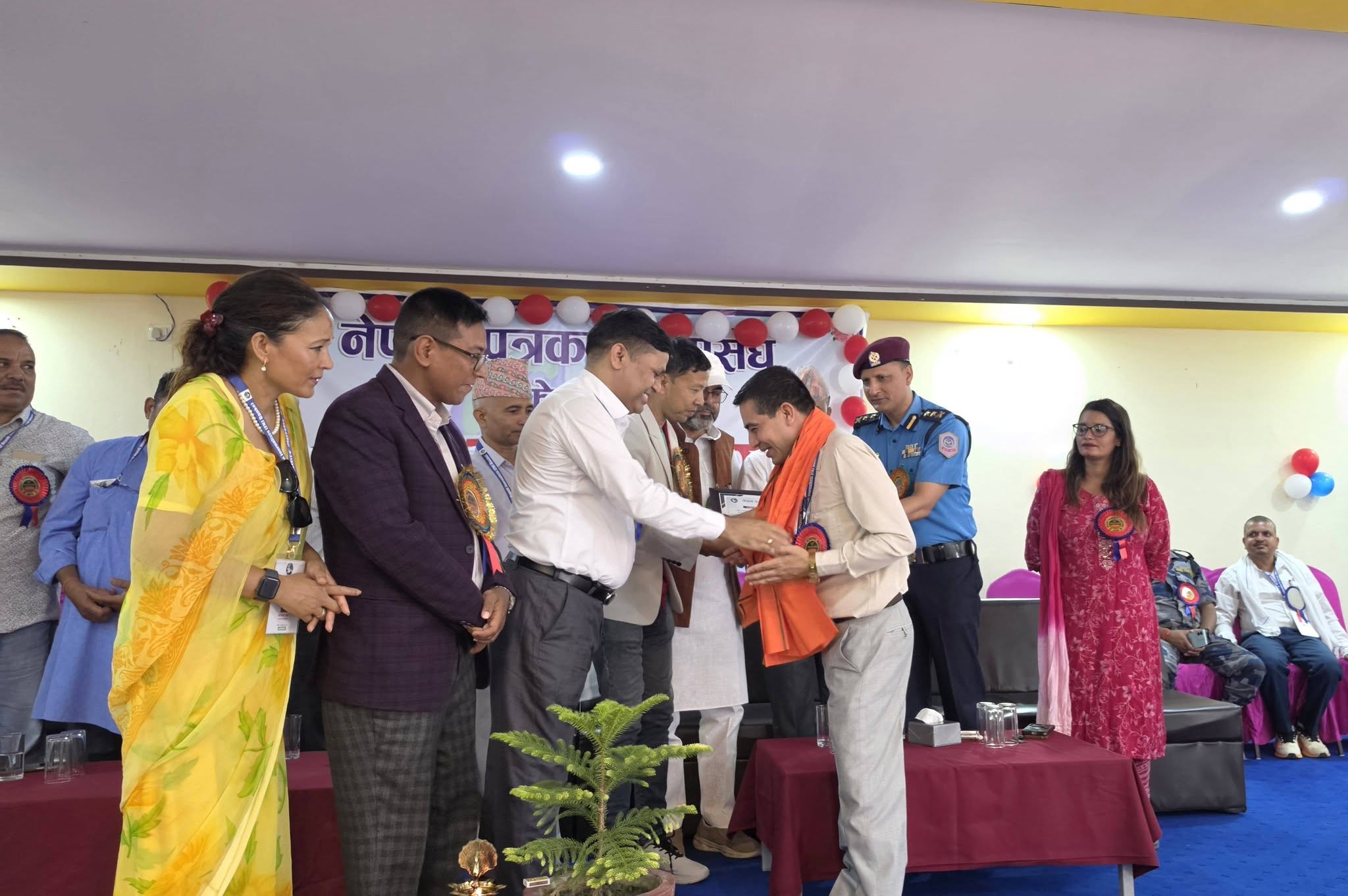 १५औं साधारणसभामा आँखा स्वास्थ्य शिक्षा पत्रकारिता पुरस्कारबाट पुरस्कृत हुँदै स्वास्थ्य पेज (संस्थागत)