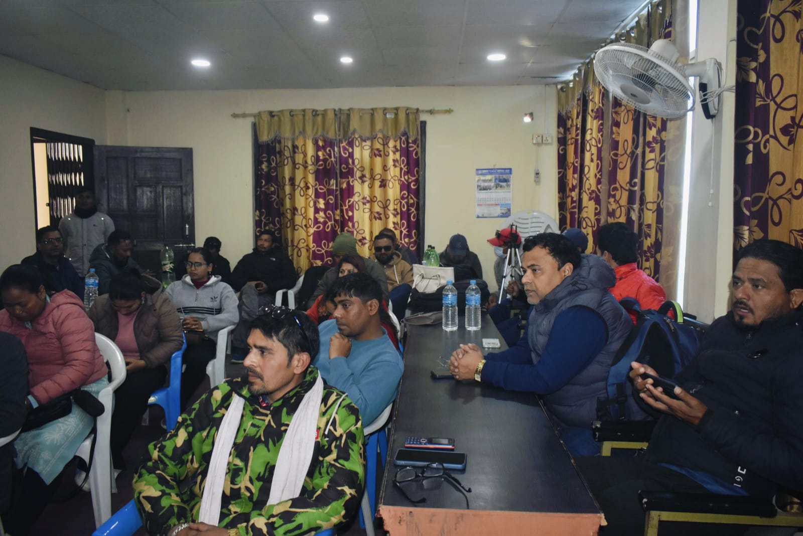 पूर्व अध्यक्ष गुप्तको छैठौं स्मृति दिवस मनाउने क्रममा सहभागी पत्रकारहरु